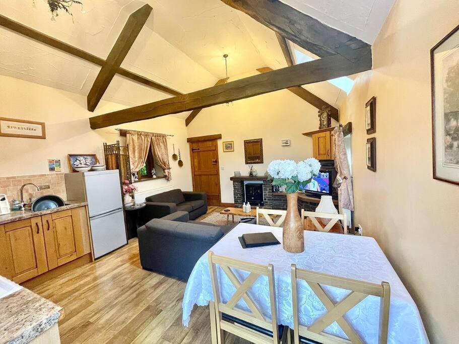 Stone Built Barn In A Beautiful Rural Setting Villa Llangwm-Isaf Luaran gambar